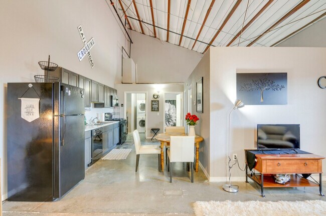 Building Photo - 800 Oak St