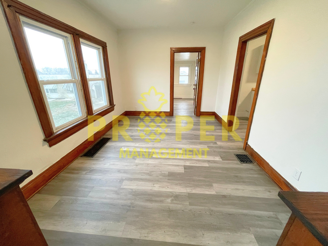 Building Photo - 3 bedrooms 1.5 bathrooms house for rent