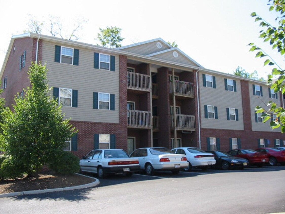 Primary Photo - 4 Bedroom Apartment in Downtown Blacksburg...