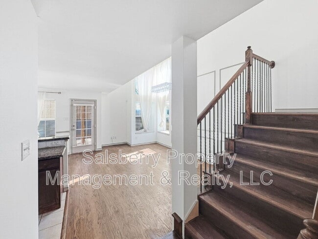 Building Photo - 3950 Seaside Ct