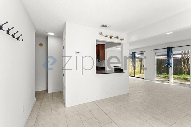 Building Photo - 182 Bent Arrow Dr