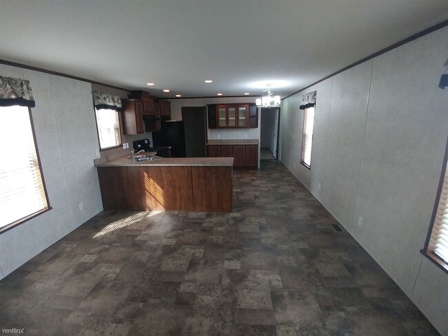 Building Photo - 12 Saint Peters Dr