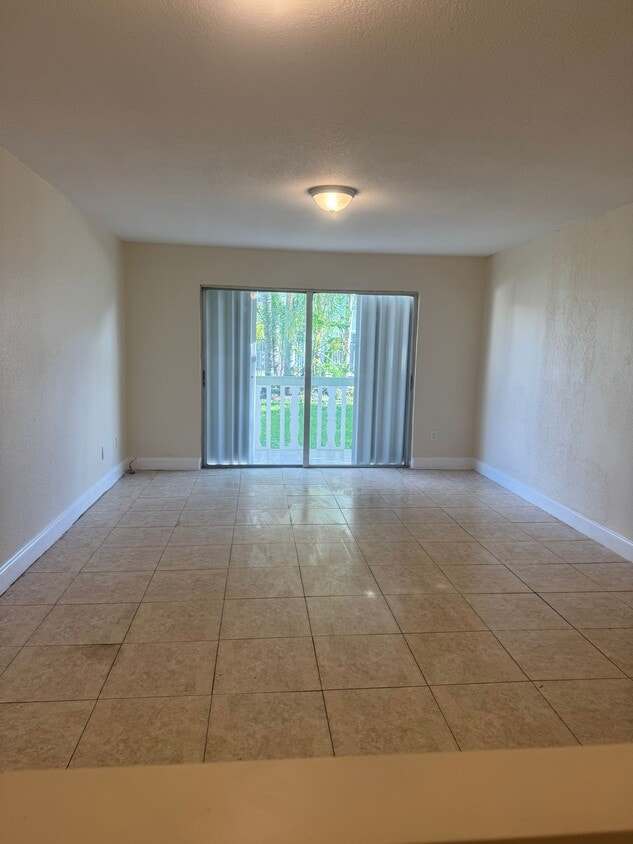 Foto principal - 15205 NE 6th Ave