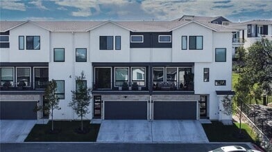 Building Photo - 2050 Lohmans Spur Rd
