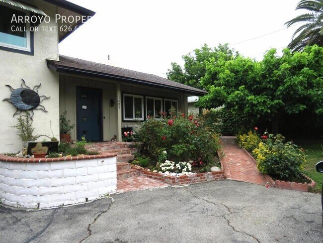 Building Photo - 1483 E Orange Grove