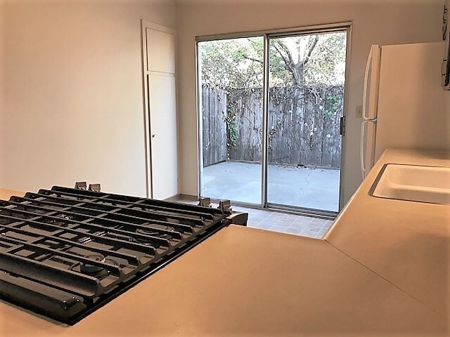 Foto del edificio - 2 Bedroom Townhouse with Fenced Yard by Harloe Elementary School