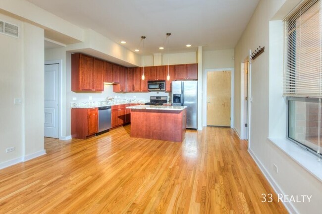 Foto del edificio - 2417 W Erie St