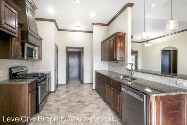 Building Photo - 3 br, 2 bath House - 18401 Haslemere Lane