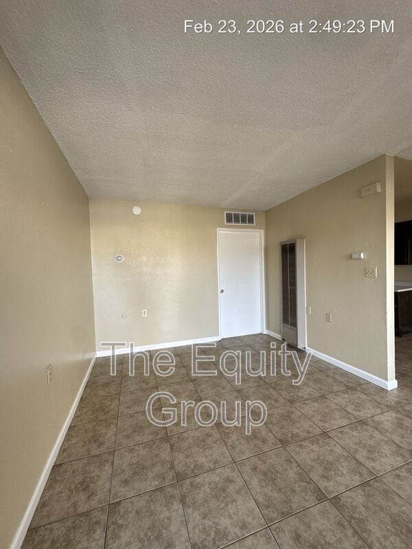 Building Photo - 819 N Floral St