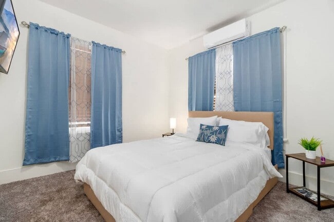 Foto del edificio - 728 Johnson Ave