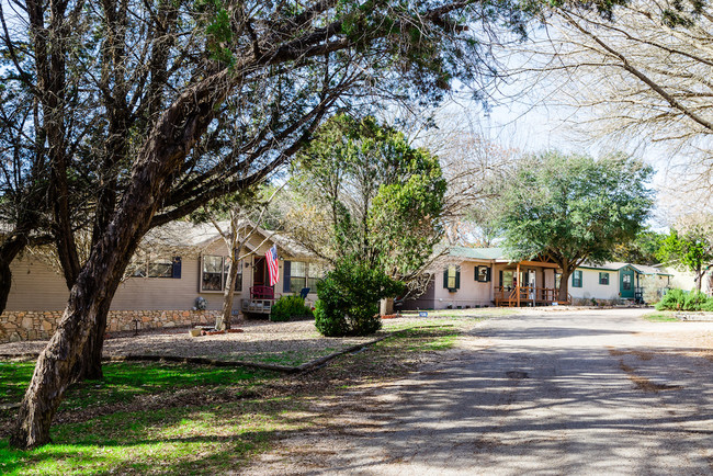 Foto del edificio - Cedar Oaks Mobile Home Park (55+)