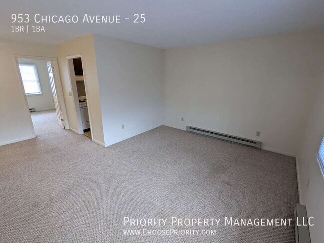 Building Photo - 953 Chicago Ave