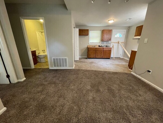 Building Photo - 2BD/1BA Single Family Home