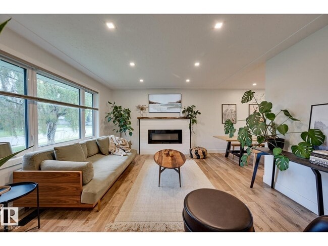 Building Photo - 6015-692A 92a Ave NW