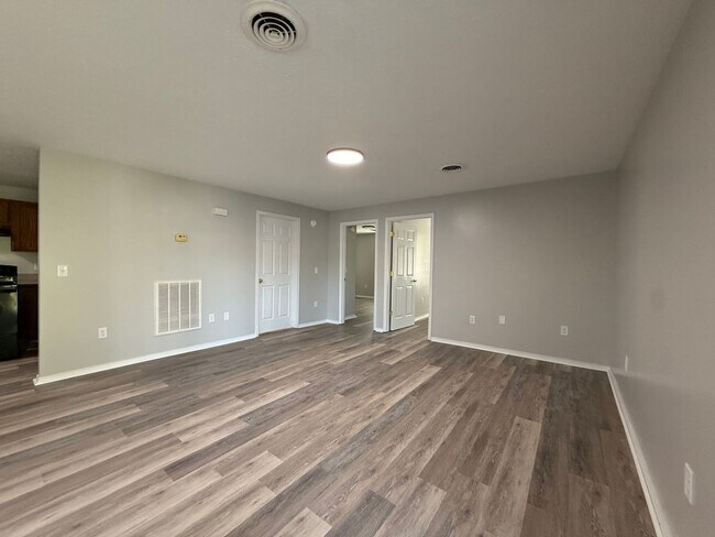 Foto del edificio - Tusculum Blvd Property