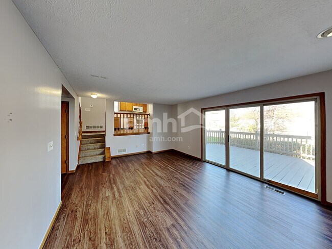 Foto del edificio - 6588 Cloverlawn Circle