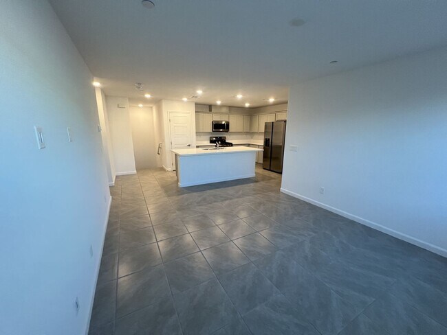 Building Photo - ELEGANT 2BED, 2BATH TOWNHOME!
