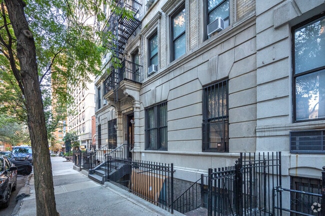 Building Photo - 230 E 27th St