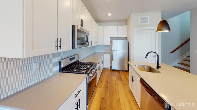 Foto del edificio - 708 Fernandez Ct