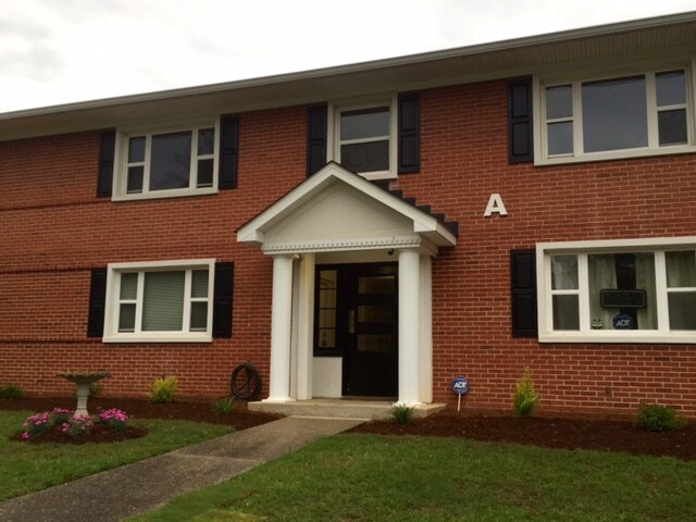Edificio A - Royal Palms Apartments - Grand Re-Opening