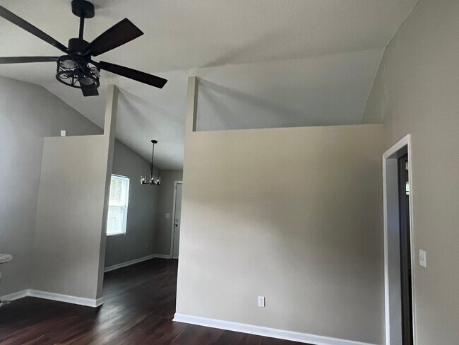 Building Photo - 1625 Hill Ct