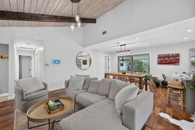 Building Photo - 7803 Woodcroft Dr