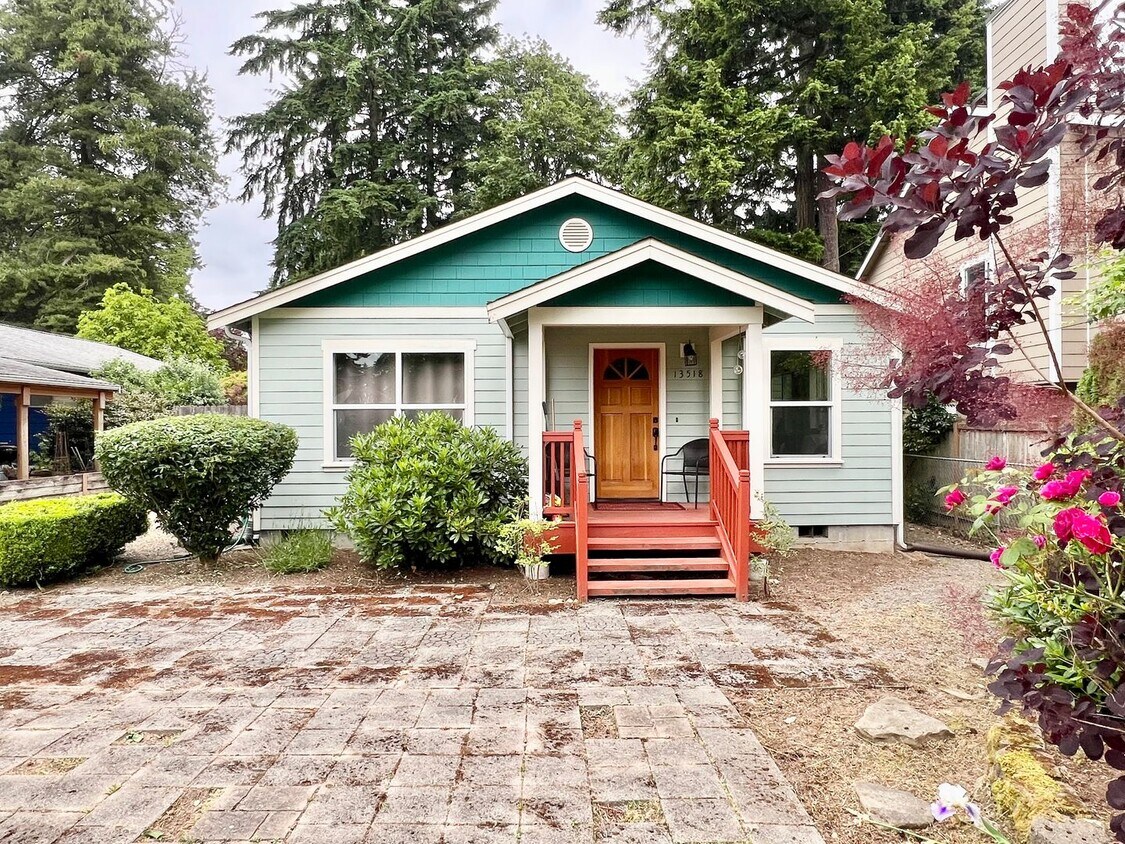 Primary Photo - Haller Lake Home