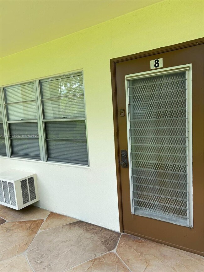 Building Photo - 8 Mansfield Dr