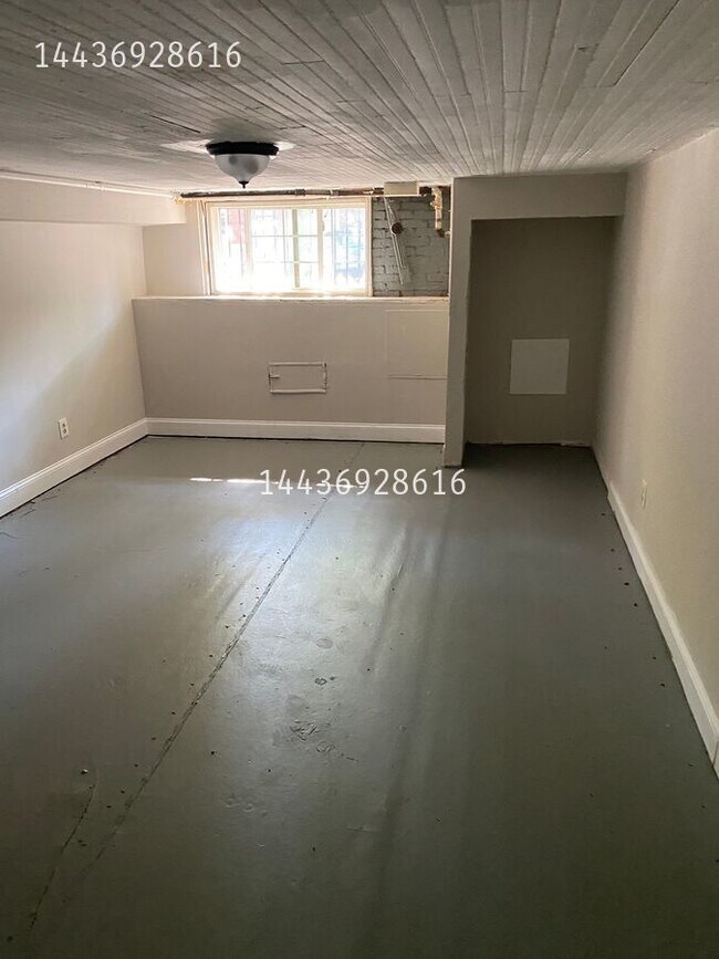 Building Photo - 527 N Kenwood Ave
