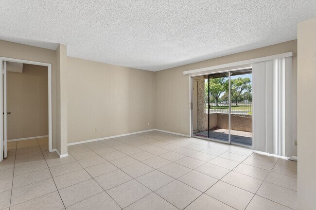 Building Photo - 4444 E Paradise Ln