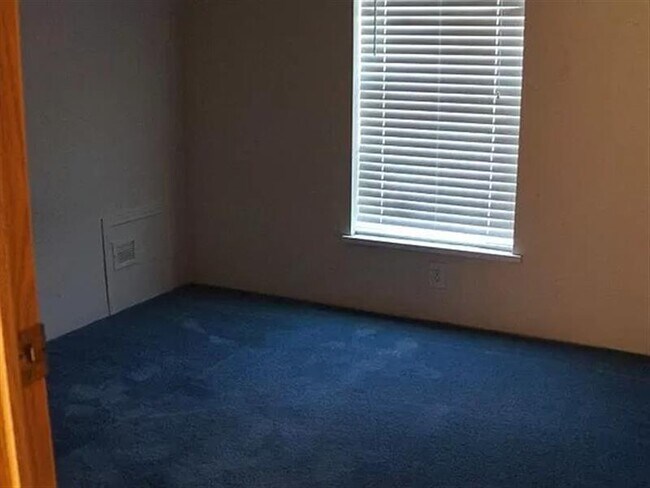 Building Photo - Beautiful 3bedroom family home