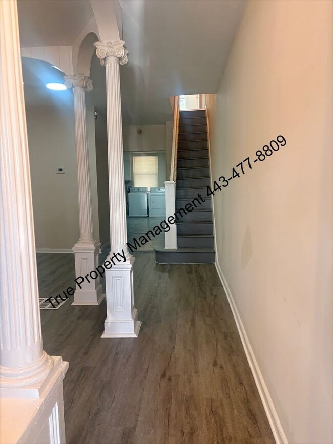 Building Photo - Spacious 3BR Home with Central A/C, 1.5 Baths & Unfinished Basement – Available Now!