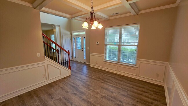 Building Photo - 4 BR 3 BA Maple Hill