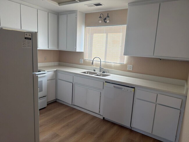 Building Photo - Vogt-1519 St. James