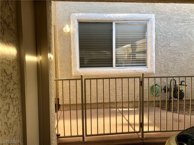 Building Photo - 2266 Camel Mesa Dr