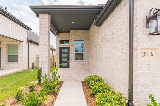 Building Photo - 10726 Pine Pink
