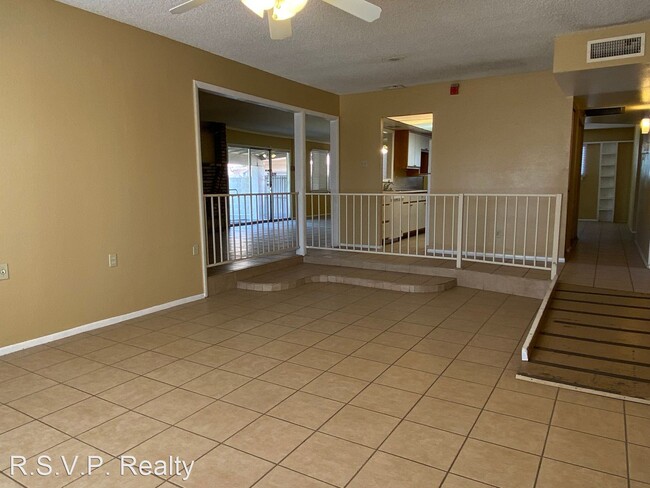 Building Photo - 3 br, 2 bath House - 8150 S. McClintock Dr...