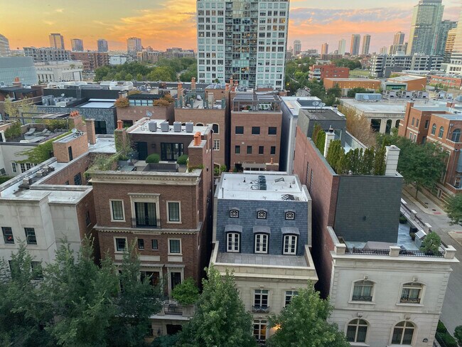 Foto del edificio - 451 W Huron St