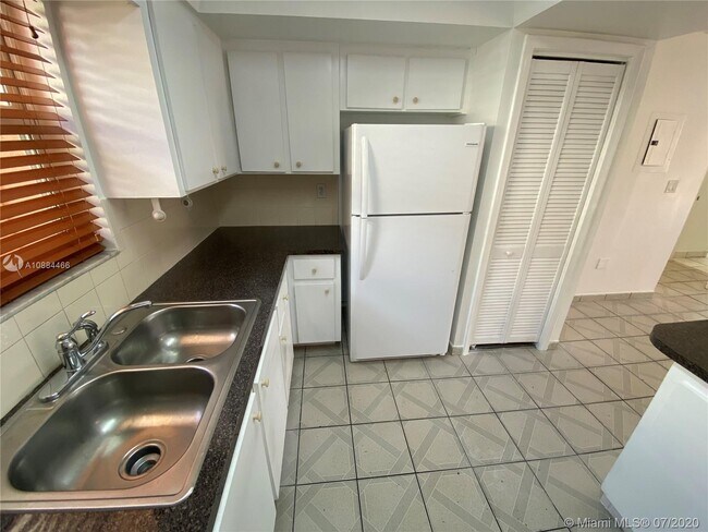 Foto del edificio - 2600 NW 14th St
