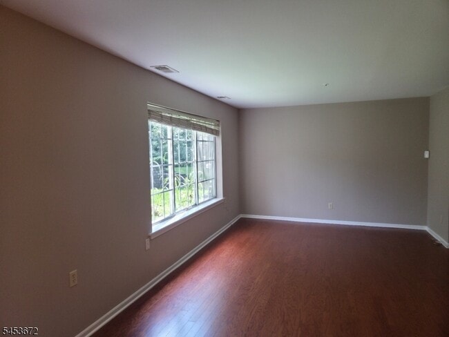 Building Photo - 67 Village Dr