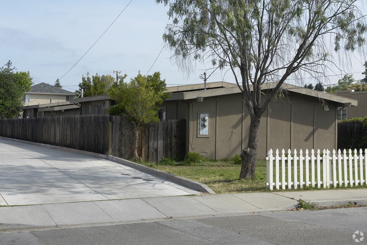 Primary Photo - 550 Cherry Way