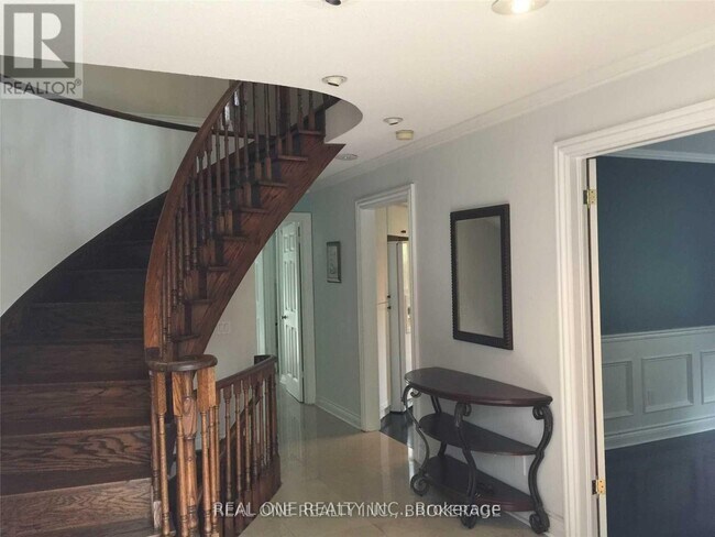 Photo du bâtiment - 3501 Kingbird Ct