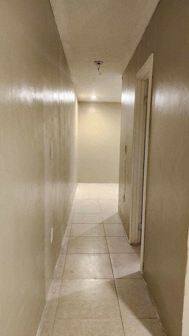 Building Photo - 628 SW Krome Ter