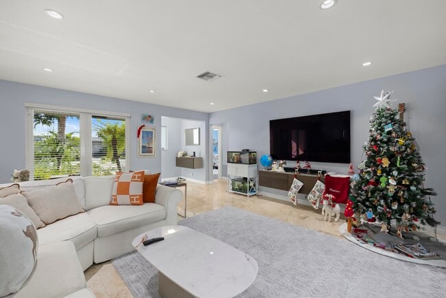 Foto del edificio - 6251 NE 19th Terrace