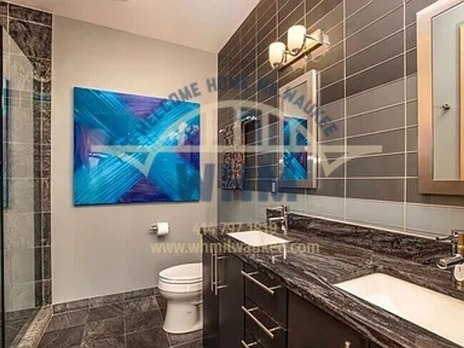 Foto del edificio - 239 E Chicago St