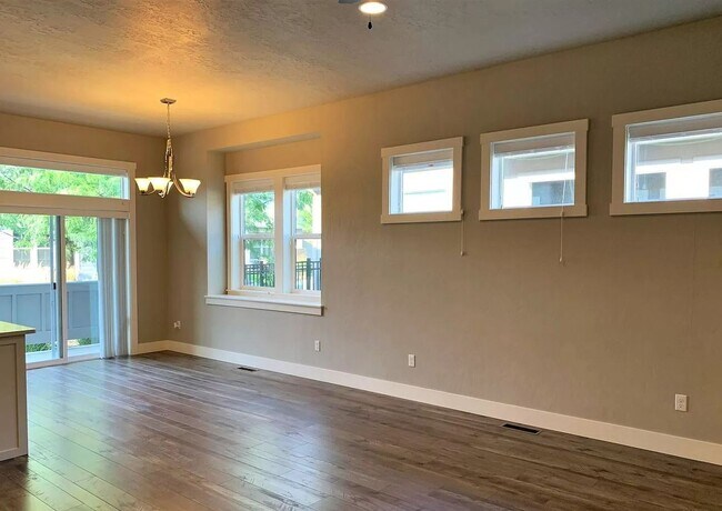 Building Photo - 2624 E Decameron Ln