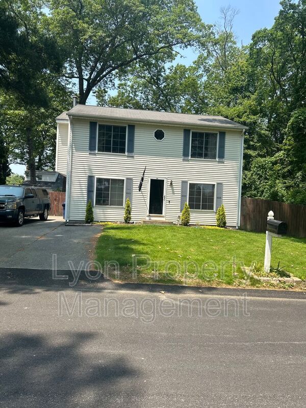 Foto principal - 497 Lake Shore Dr