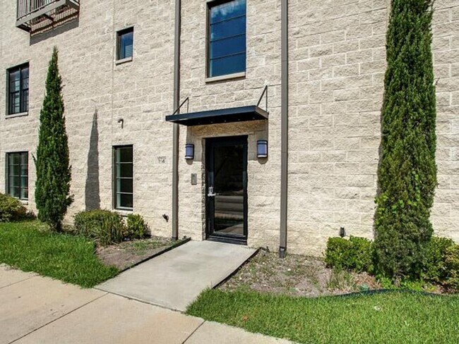 Foto del edificio - 3449 Rosedale Ave