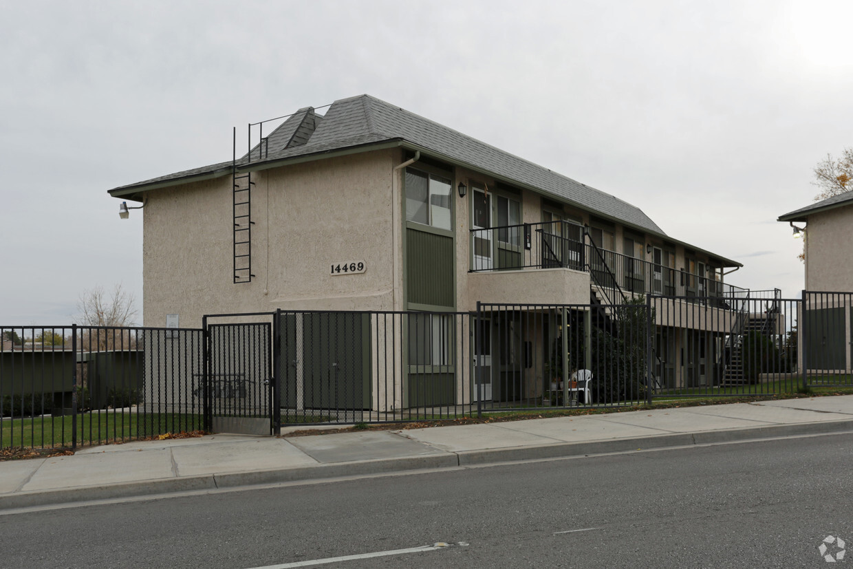 Foto principal - Desert Village Senior Apartments