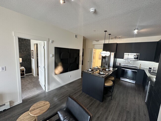 Photo du bâtiment - Beautiful 3 Bed/2bath Condo in the Heart o...